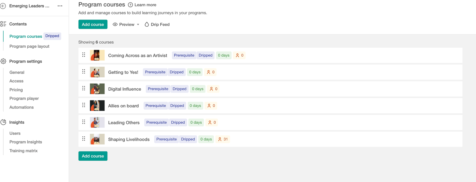 Interface LearnWorlds montrant la configuration des cours, prérequis et automatisations